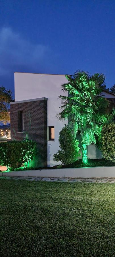 Heaven Luxury Villa ネア・ローダ エクステリア 写真
