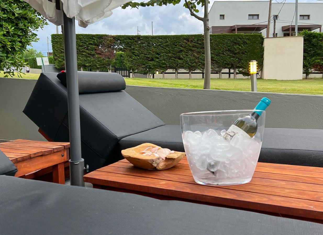 Heaven Luxury Villa ネア・ローダ エクステリア 写真