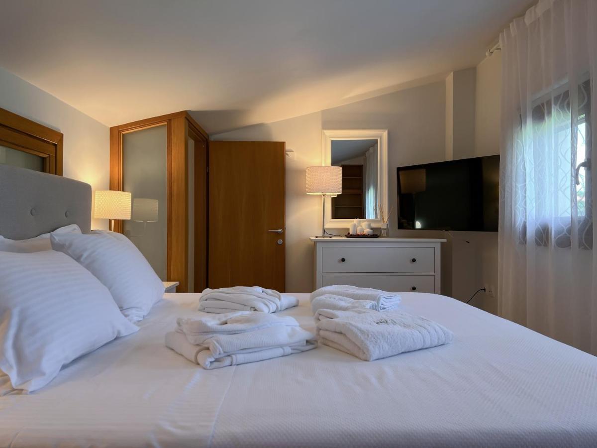 Heaven Luxury Villa ネア・ローダ エクステリア 写真